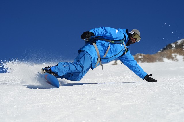 Initiation to snowboarding or skiing - AAV Chamonix