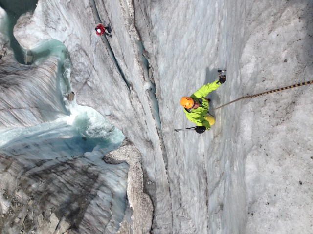 INITIATION TO THE GLACIER HIKE - AAV CHAMONIX