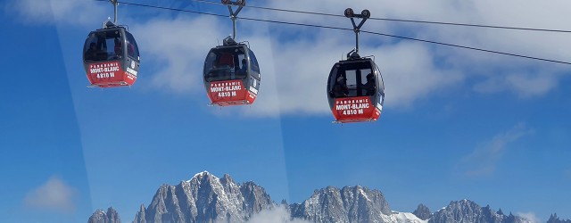 Hiking on glacier via the Aiguille du Midi 